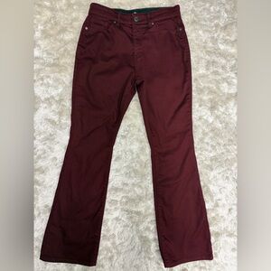 Women’s Mid Rise Burgundy Flare Jeans- Excellent, like new condition-Size 6